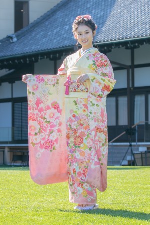 2022年オスカープロモーション新春晴れ着撮影会に登場した井本彩花