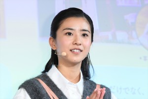黒島結菜、家電と食のサブスク「foodable」サービス発表会に登場