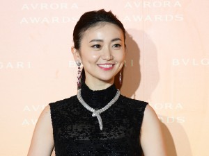 「BVLGARI AVRORA AWARDS 2021」ゴールデンカーペットセレモニーに登場した大島優子