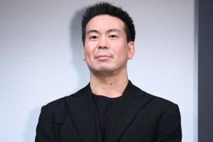 映画『さがす』完成披露試写会に登場した片山慎三監督