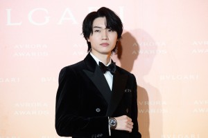 「BVLGARI AVRORA AWARDS 2021」ゴールデンカーペットセレモニーに登場した桜田通