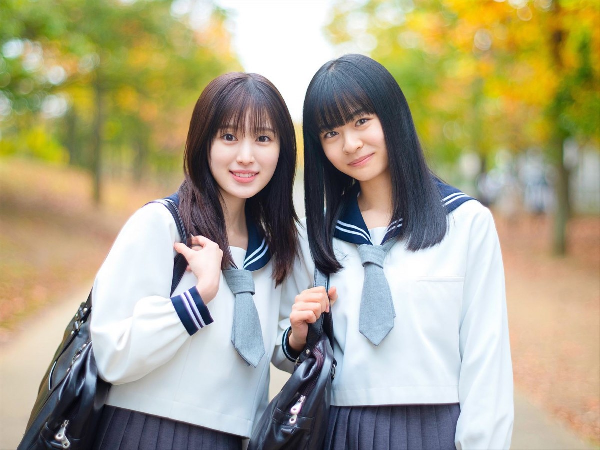 映画『君が落とした青空』福本莉子&莉子、“ダブル莉子”の仲良しショット