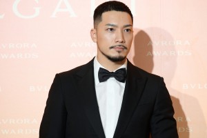 「BVLGARI AVRORA AWARDS 2021」ゴールデンカーペットセレモニーに登場したSWAY