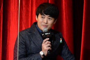 Netflix映画『浅草キッド』配信記念イベントに登場した劇団ひとり監督