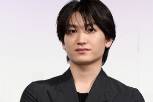 映画『先生、私の隣に座っていただけませんか？』完成報告会に登場した金子大地