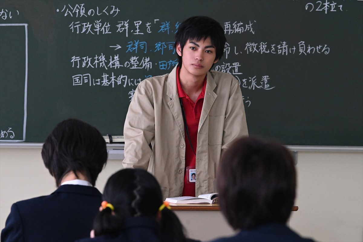 神尾楓珠、超自分ファーストな先生役　主演ドラマ『顔だけ先生』で貫地谷しほりと共演