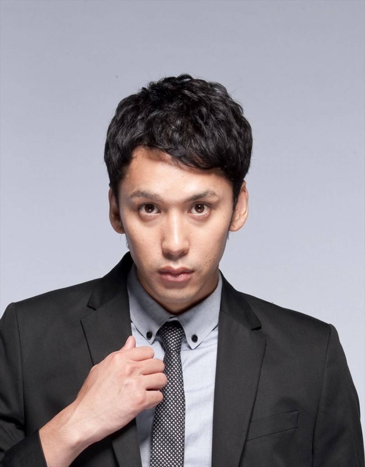 西島秀俊主演ドラマ『真犯人フラグ』　佐野勇斗、生駒里奈、柄本時生ら総勢30名超のキャストが大集結