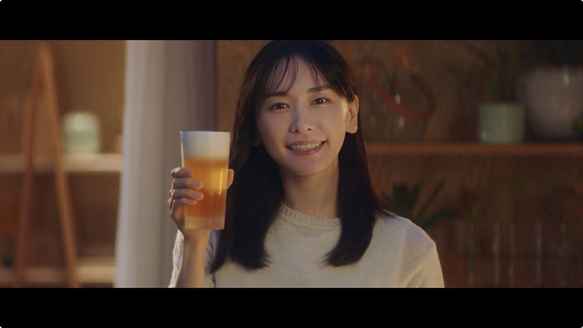 新垣結衣、温かな表情で優しく「おつかれ生です！」　ビールのCM初出演