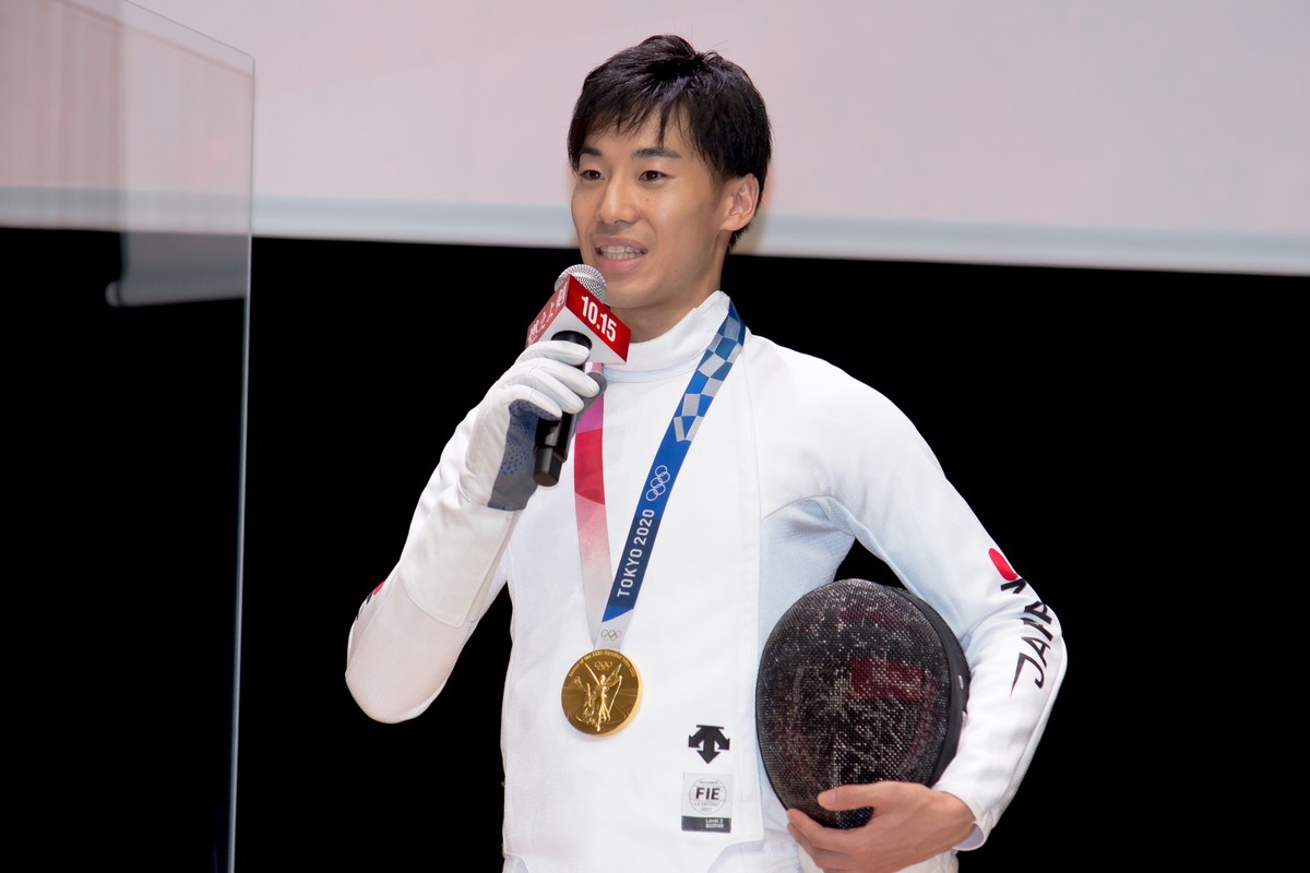 岡田准一、金メダリストのフェンシング指南に興奮　「特別な技ないですか？」と意欲