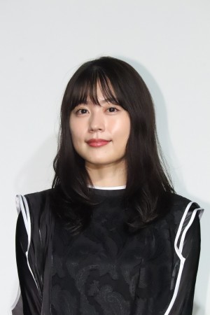 映画『人と仕事』完成報告会に登場した有村架純