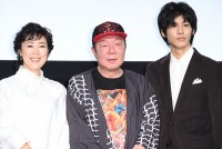映画『空白』初日舞台あいさつに登場した（左から）寺島しのぶ、古田新太、松坂桃李