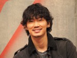 【写真】綾野剛、福士蒼汰に“かわいい一面”明かされ照れ笑い　『アバランチ』取材会の様子