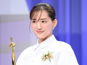 「東京ドラマアウォード 2021」授賞式に登場した綾瀬はるか