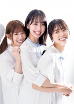 日向坂46（左から東村芽依・金村美玖・丹生明里）、「週刊ヤングジャンプ」47号より