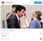 戸次重幸、血だらけメイクのオフショット　※ドラマ『SUPER RICH』公式インスタグラム