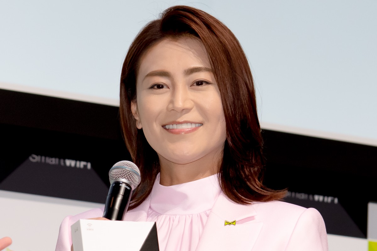 氷川きよし、華やかピンクスーツで登場　50歳に向け「アンチエイジングを心掛けて」