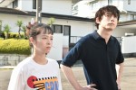 大加戸明葉役の清野菜名＆百瀬柊役の坂口健太郎　『婚姻届に判を捺しただけですが』第1話場面写真