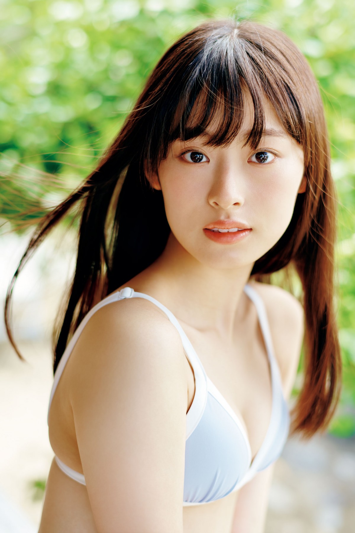 『仮面ライダーリバイス』井本彩花18歳、りんとした佇まい　スレンダーなビキニグラビア