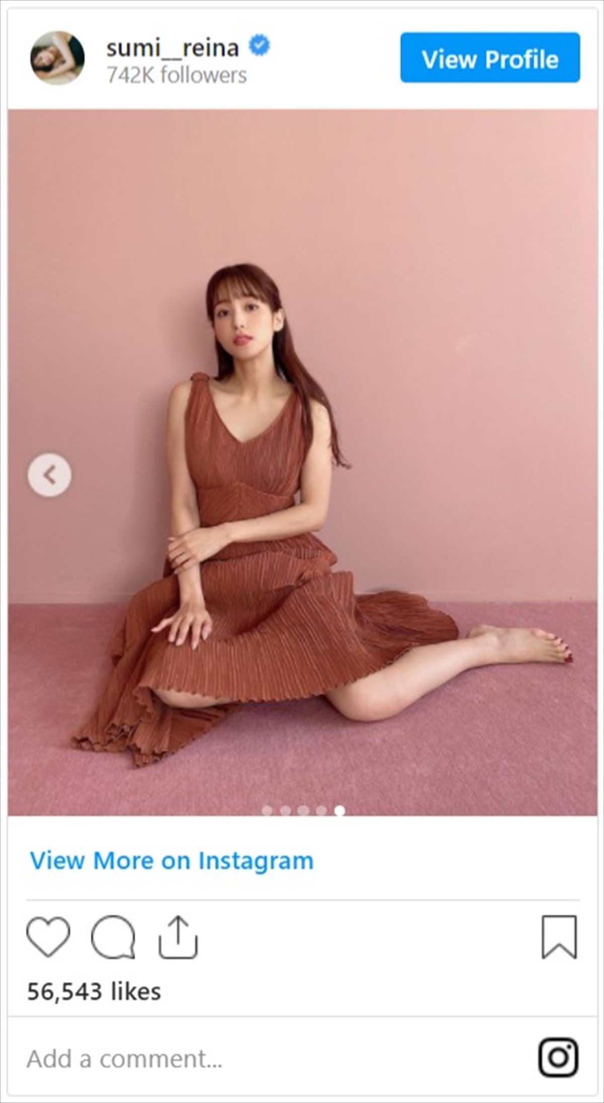 鷲見玲奈、オフショルニット＆ブーツの絶対領域にネット歓喜「日本一いいオンナ」