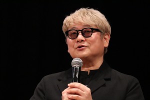 水島精二総監督、映画『フラ・フラダンス』完成披露試写会に登場