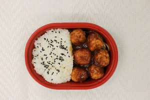 ローソンストア100「ミートボール弁当」