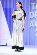 美しいドレス姿の江口のりこ　「東京ドラマアウォード 2021」授賞式