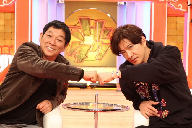 来年1月1日放送『さんタク』(左から)明石家さんま、木村拓哉
