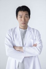 ドラマ『ドクターホワイト』に出演する高橋努