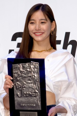 「第38回ベストジーニスト2021」発表会に登場した新木優子