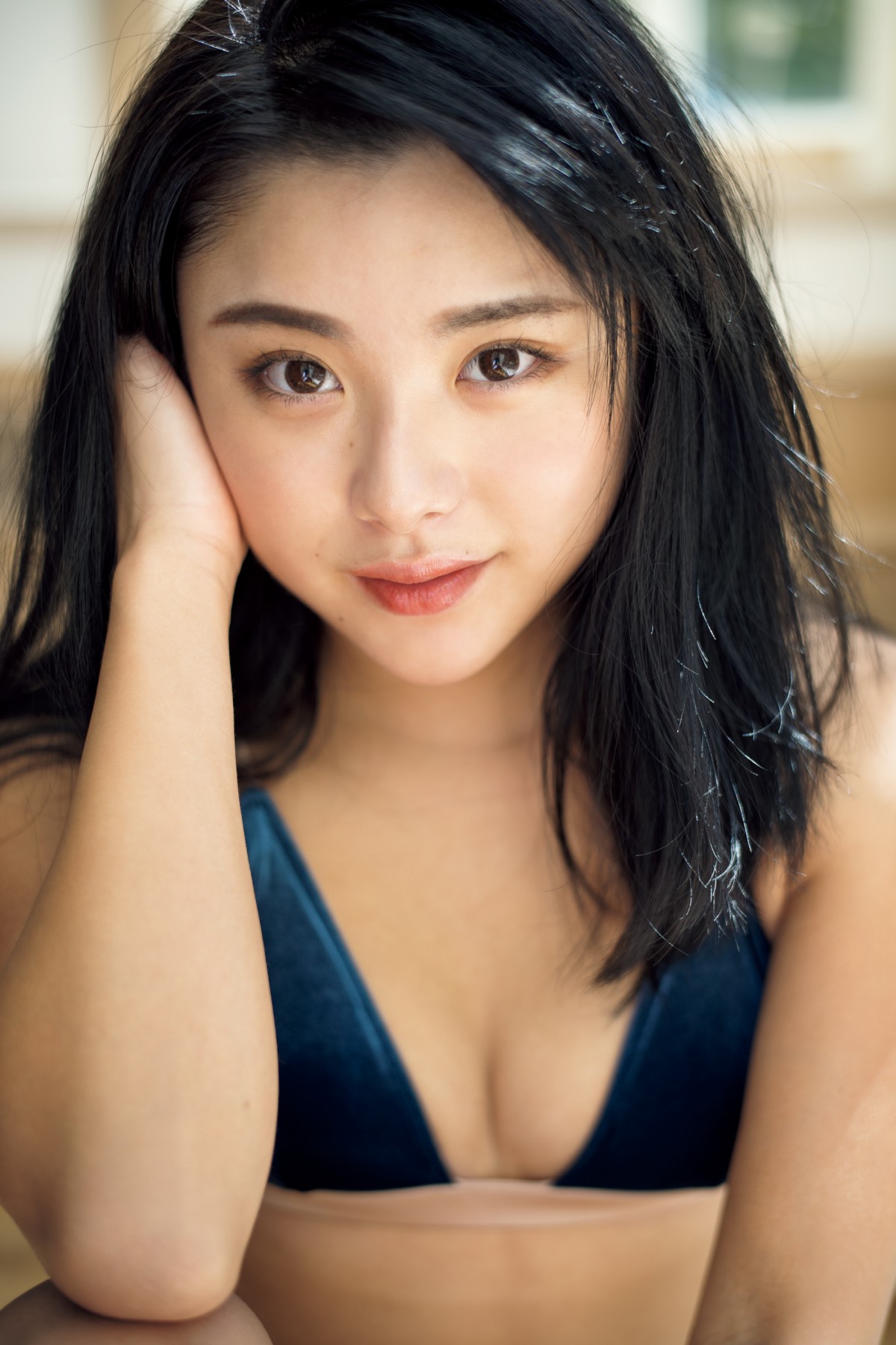 “美人ゴルファー”野田すみれ、黒ビキニ姿がまぶしいグラビア