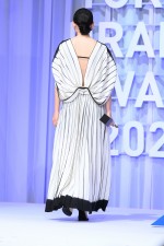 美しいドレス姿の江口のりこ　「東京ドラマアウォード 2021」授賞式