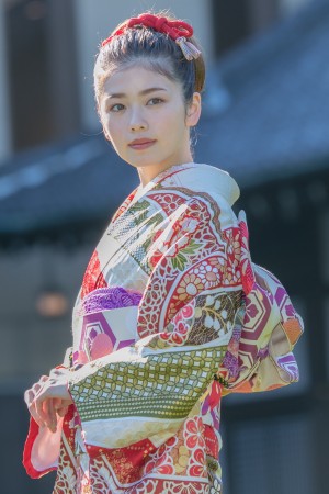 2022年オスカープロモーション新春晴れ着撮影会に登場した小芝風花