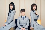 （左から）日向坂46・上村ひなの、丹生明里、松田好花