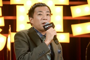 Netflix映画『浅草キッド』配信記念イベントに登場したナイツ・塙宣之（MC）