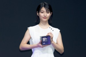 「LINE NEWS AWARDS 2021」に登場した蒔田彩珠