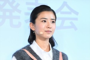 黒島結菜、家電と食のサブスク「foodable」サービス発表会に登場