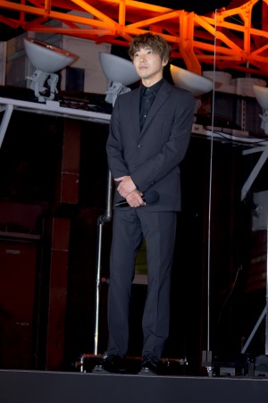 映画『真夜中乙女戦争』タワーセレモニーに登場した柄本佑