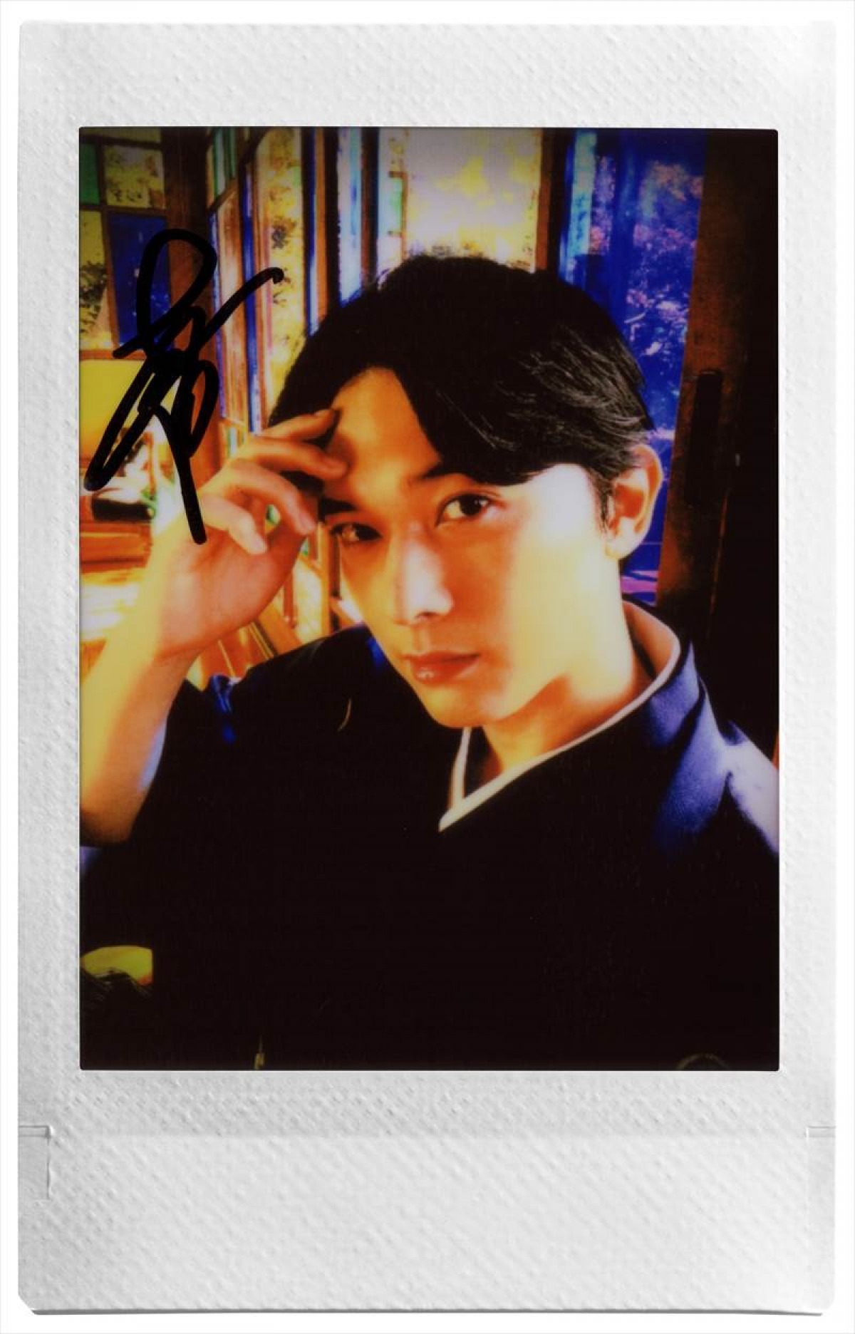 広瀬すず、艶やかな着物姿　吉沢亮＆ウルフ・アロン選手を“チェキで激写”