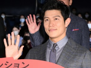 鈴木亮平、映画『孤狼の血LEVEL2』公開記念あいさつに出席
