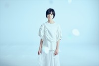 土曜ドラマ『風の向こうへ駆け抜けろ』に主演する平手友梨奈
