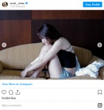 鷲見玲奈、初写真集のオフショットを公開　※「鷲見玲奈」インスタグラム