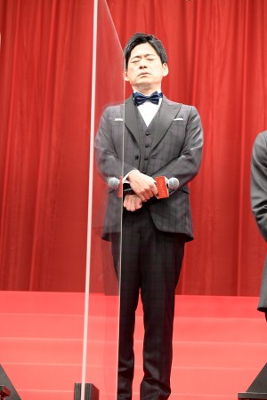 映画『マスカレード・ナイト』完成披露試写会に登場した博多華丸