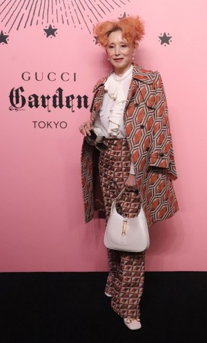 「Gucci Garden Archetypes」展 フォトコールに登場した夏木マリ