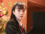 【写真】永野芽郁、学生服姿でキュートな笑顔　『そして、バトンは渡された』新解禁場面カット