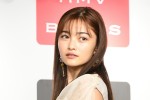 井上咲楽、1st フォトブック「さよならMAYUGE」発売記念イベントに登場