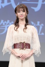 『劇場版 ルパンの娘』完成披露舞台挨拶に登場した深田恭子