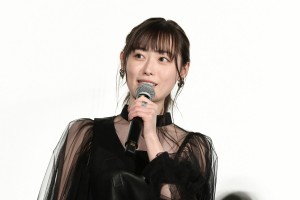 映画『アイの歌声を聴かせて』公開初日舞台あいさつに登場した福原遥