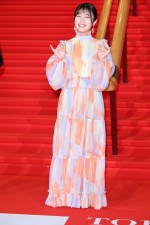 「第34回東京国際映画祭」レッドカーペットに出席した美山加恋