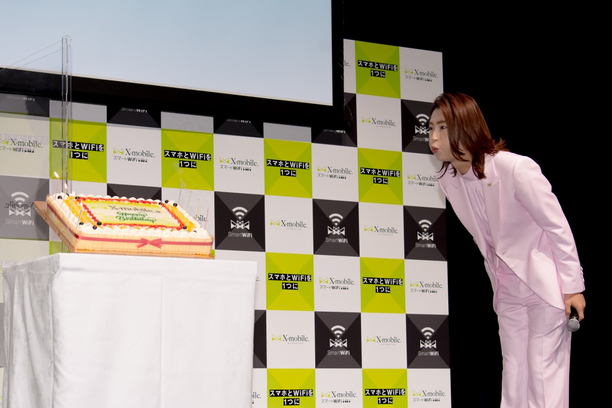 氷川きよし、華やかピンクスーツで登場　50歳に向け「アンチエイジングを心掛けて」
