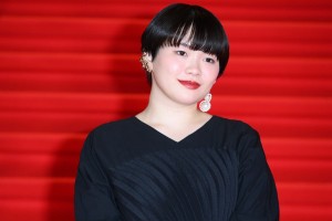 「第34回東京国際映画祭」レッドカーペットに出席した富田望生